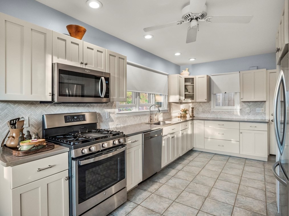 348 Main St, Groveland MA  01834-1111 exterior