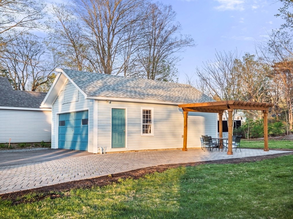 348 Main St, Groveland MA  01834-1111 exterior