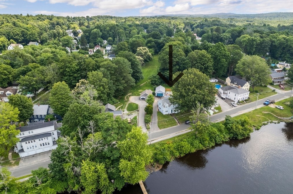 348 Main St, Groveland MA  01834-1111 exterior