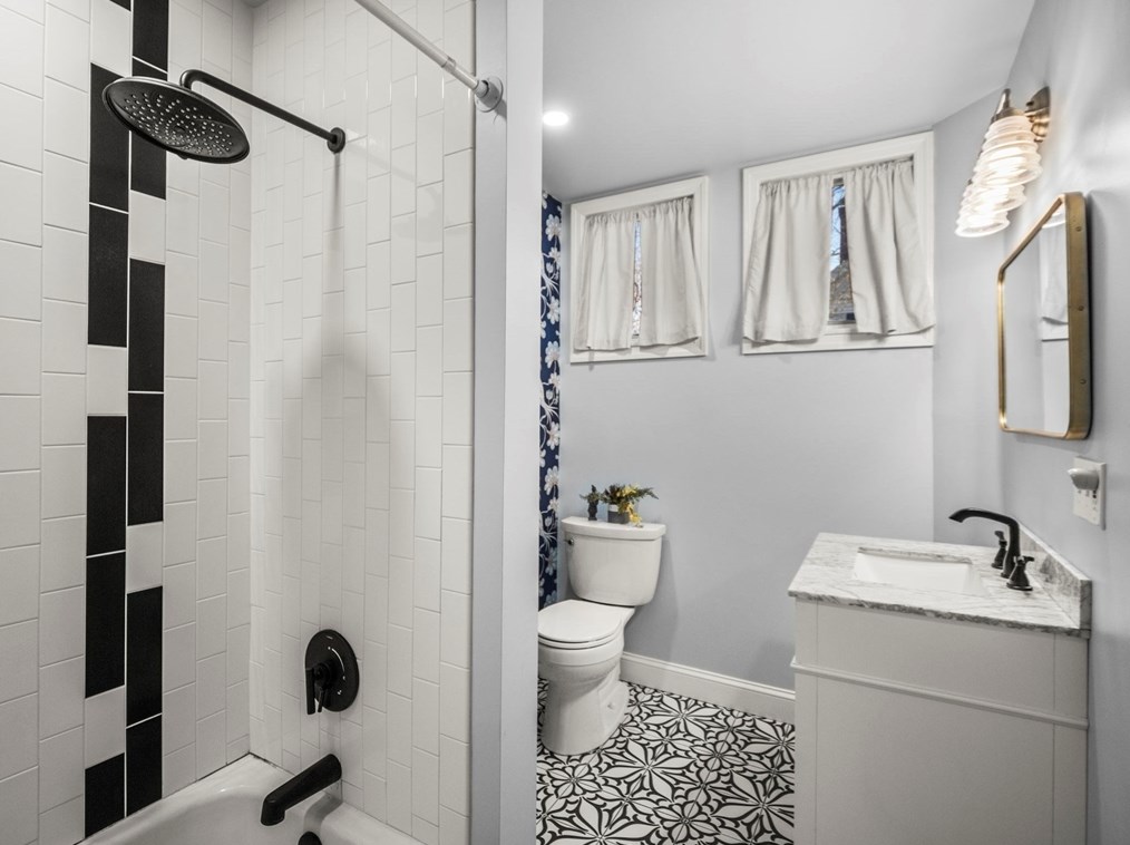 348 Main St, Groveland MA  01834-1111 exterior