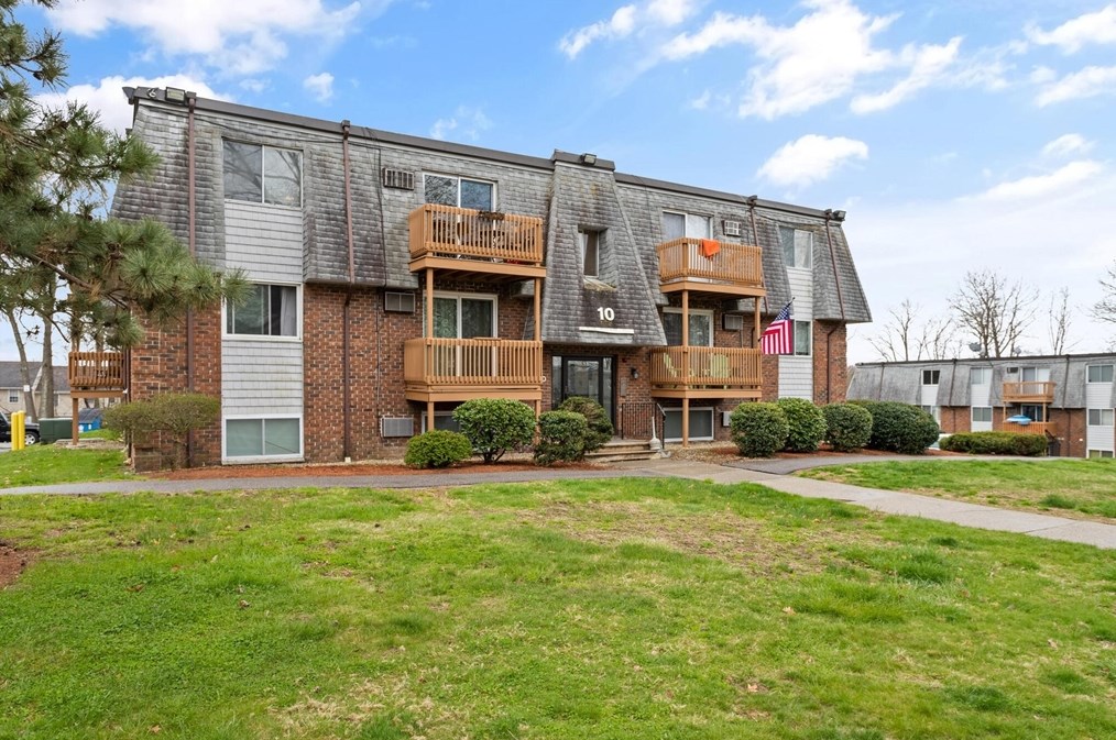 10 Hazelwood Ave #14, Dracut, MA 01826
