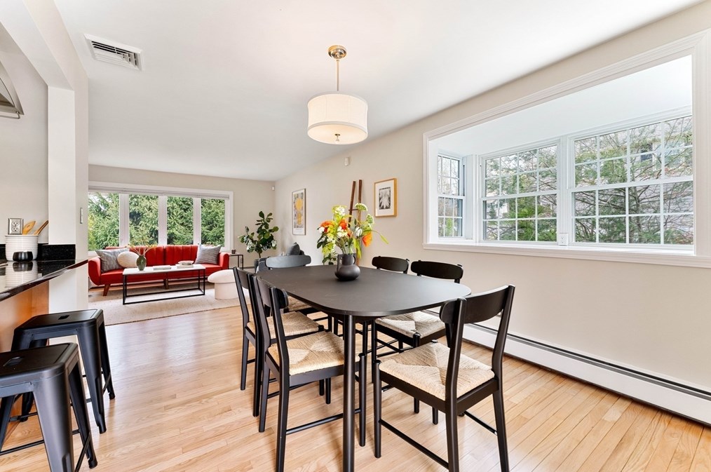 4 Heritage Dr, Woburn MA 01801-5908 exterior