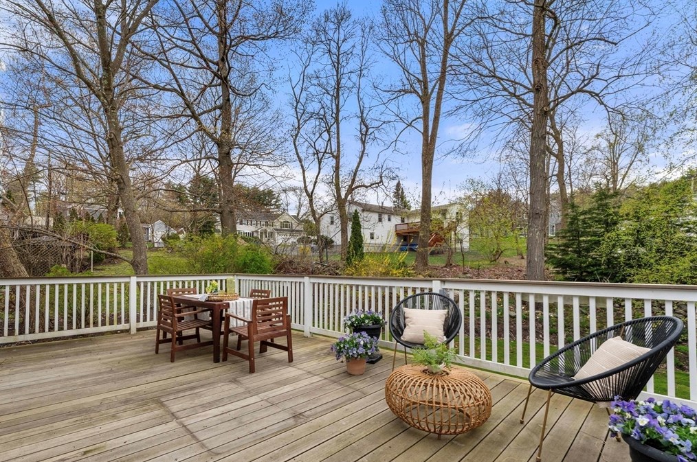 4 Heritage Dr, Woburn MA 01801-5908 exterior