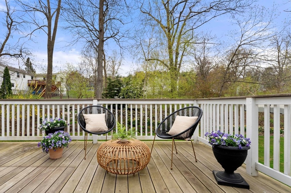 4 Heritage Dr, Woburn, MA 01801-5908