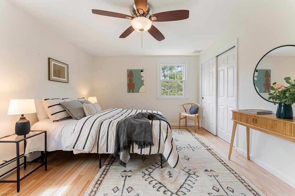 4 Heritage Dr, Woburn MA 01801-5908 exterior