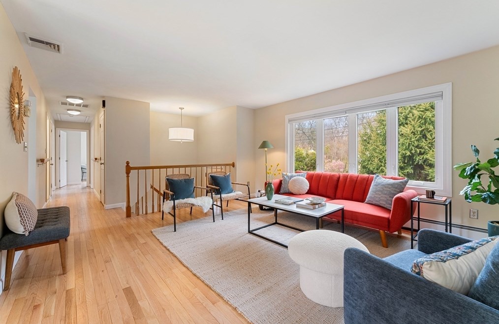 4 Heritage Dr, Woburn MA 01801-5908 exterior