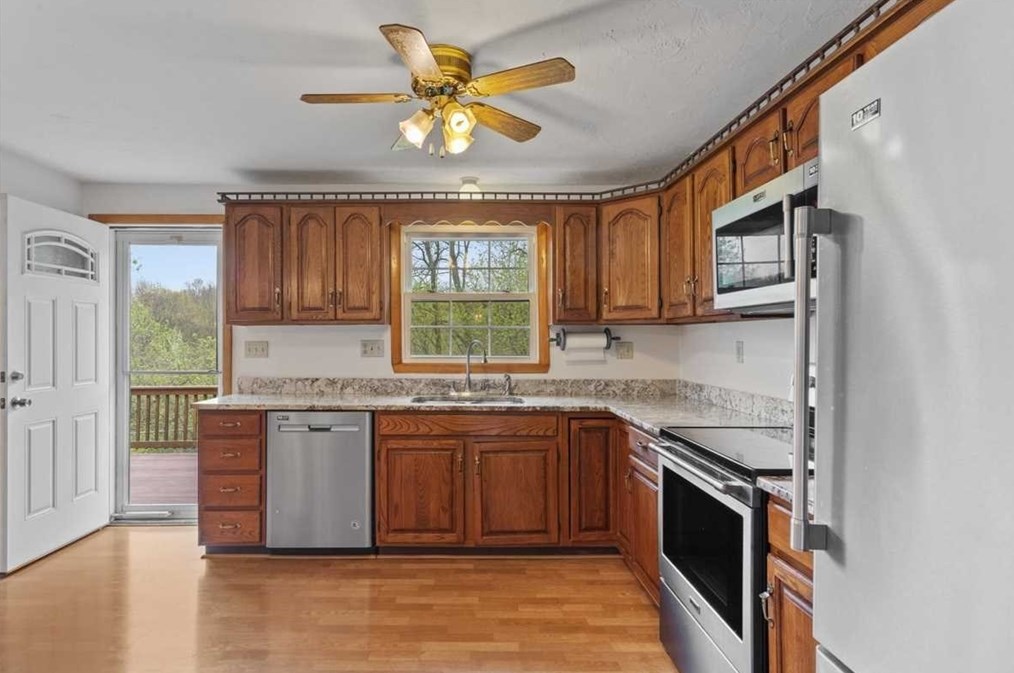 44 Amanola Ave, Worcester MA 01604-2152 exterior