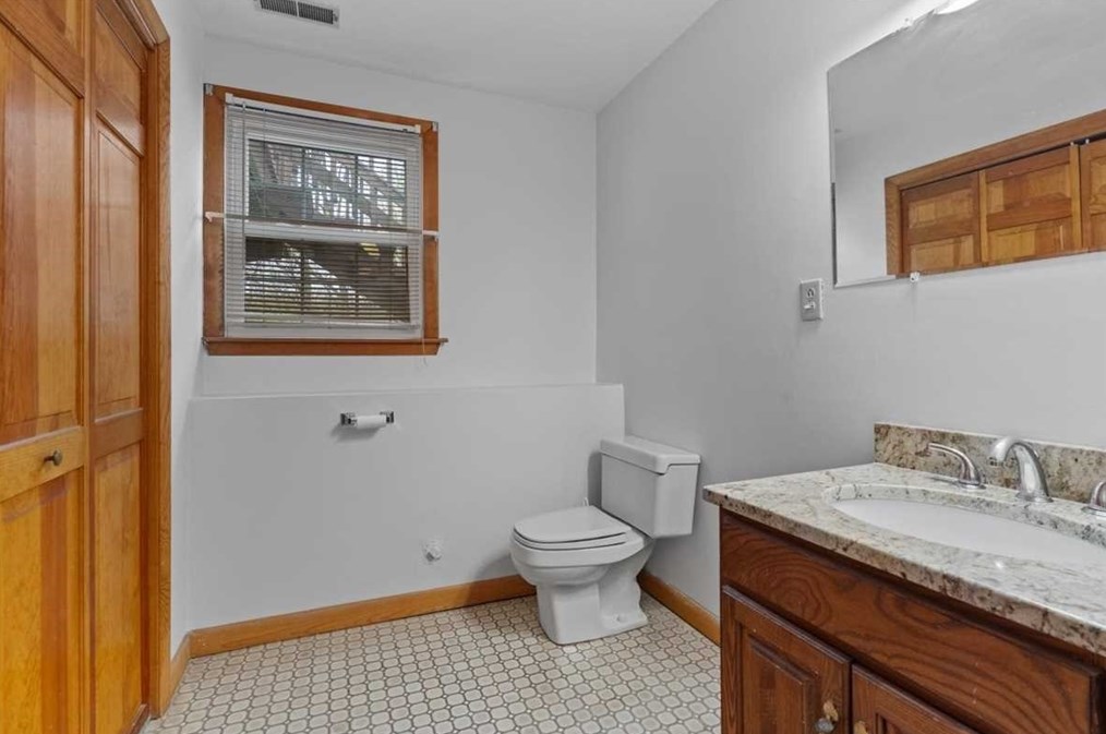 44 Amanola Ave, Worcester MA 01604-2152 exterior