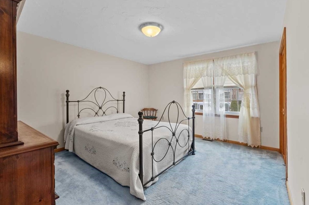 44 Amanola Ave, Worcester MA 01604-2152 exterior