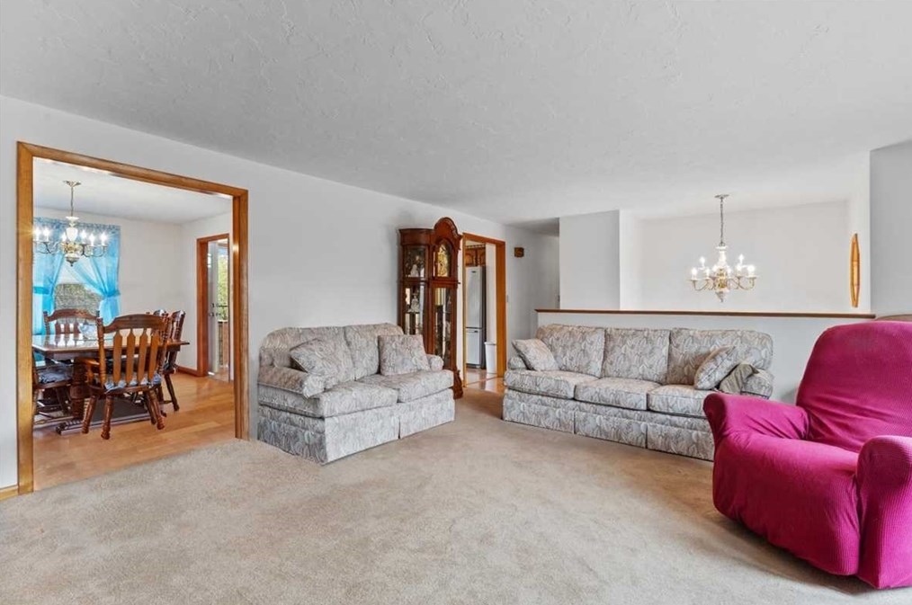 44 Amanola Ave, Worcester MA 01604-2152 exterior