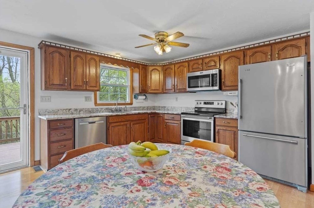 44 Amanola Ave, Worcester MA 01604-2152 exterior