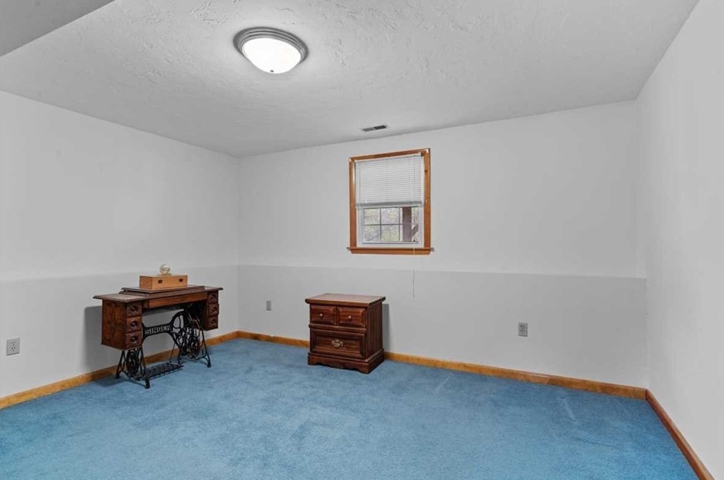 44 Amanola Ave, Worcester MA 01604-2152 exterior