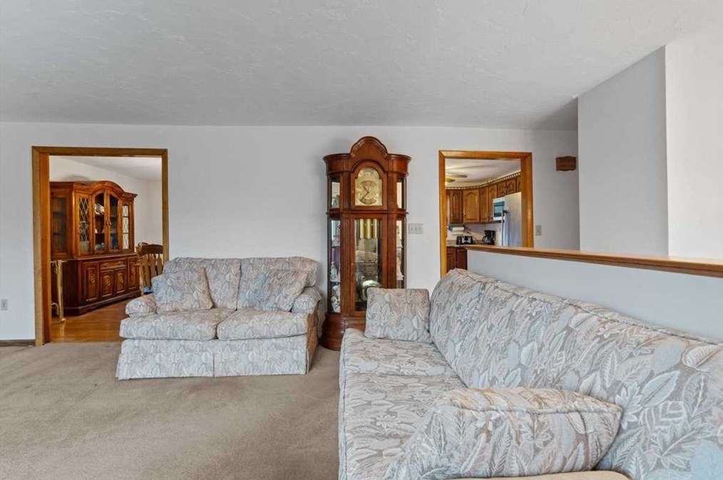 44 Amanola Ave, Worcester MA 01604-2152 exterior