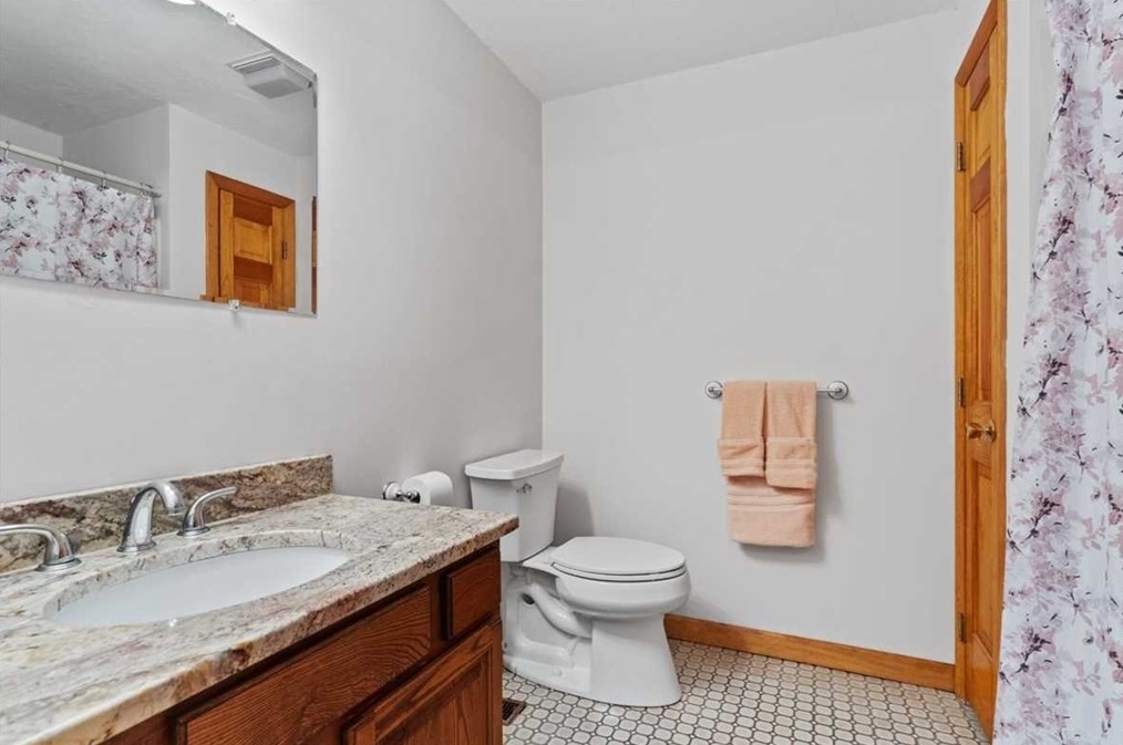 44 Amanola Ave, Worcester MA 01604-2152 exterior