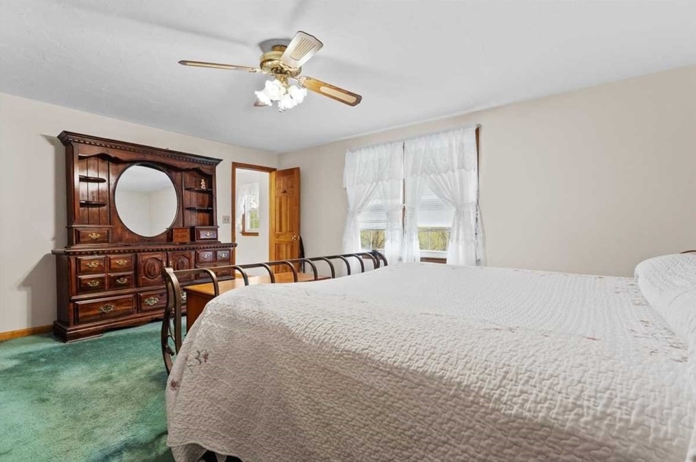 44 Amanola Ave, Worcester MA 01604-2152 exterior