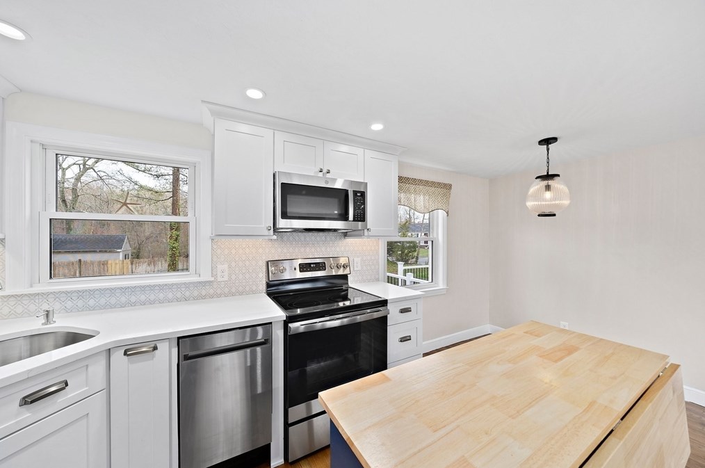 24 Leslie Ave, Weymouth MA  02188-3410 exterior