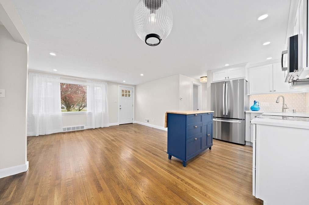 24 Leslie Ave, Weymouth MA  02188-3410 exterior