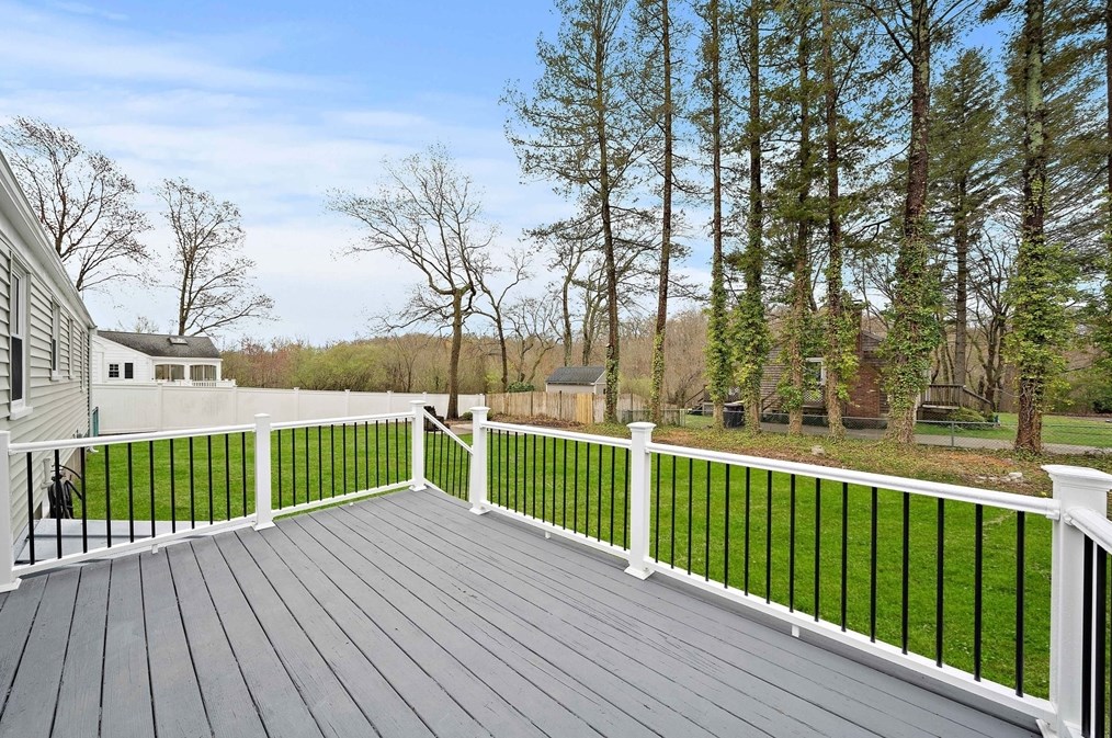 24 Leslie Ave, Weymouth MA  02188-3410 exterior