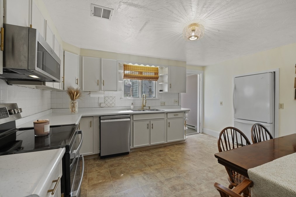 14 Maple St, Taunton MA  02780-3022 exterior