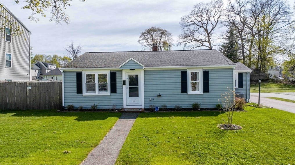 14 Maple St, Taunton, MA 02780