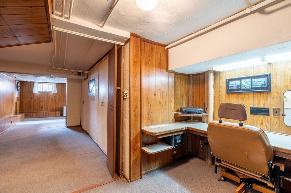 84 Side Pkwy, Newton MA 02458-1816 exterior