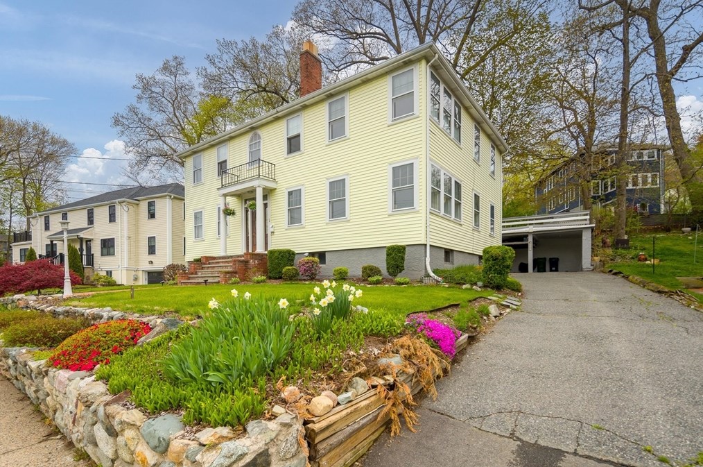 82 Side Pkwy, Newton, MA 02458-1816