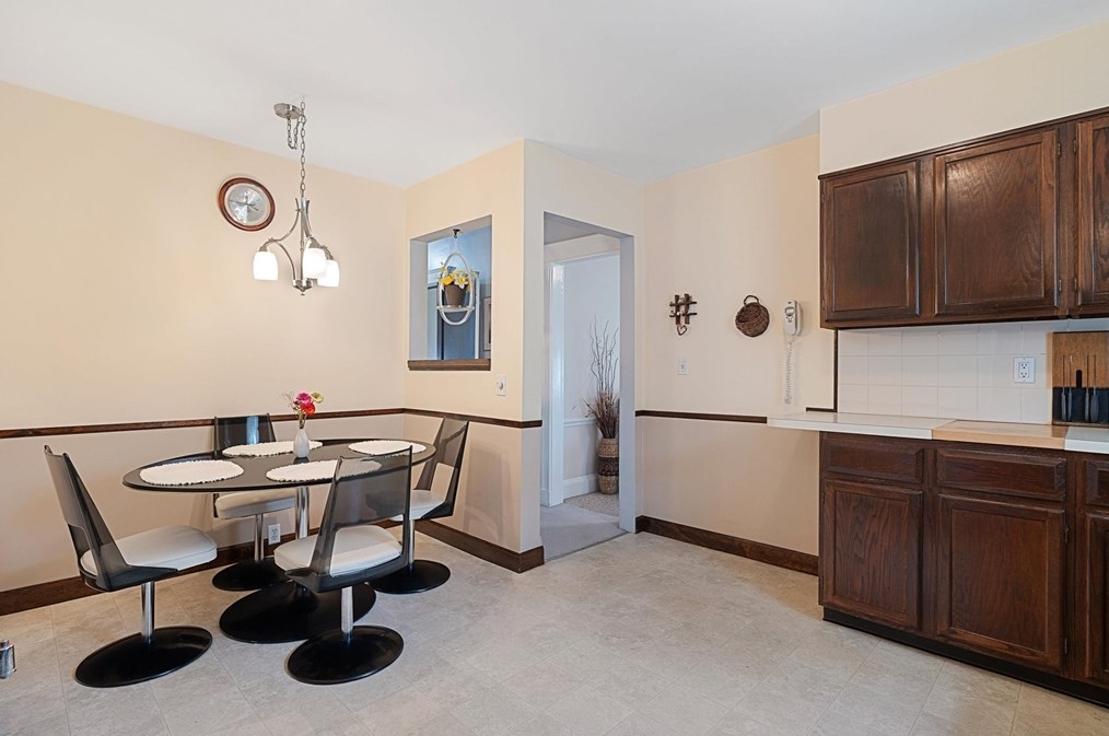 84 Side Pkwy, Newton MA 02458-1816 exterior