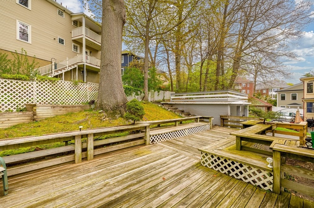 84 Side Pkwy, Newton MA 02458-1816 exterior