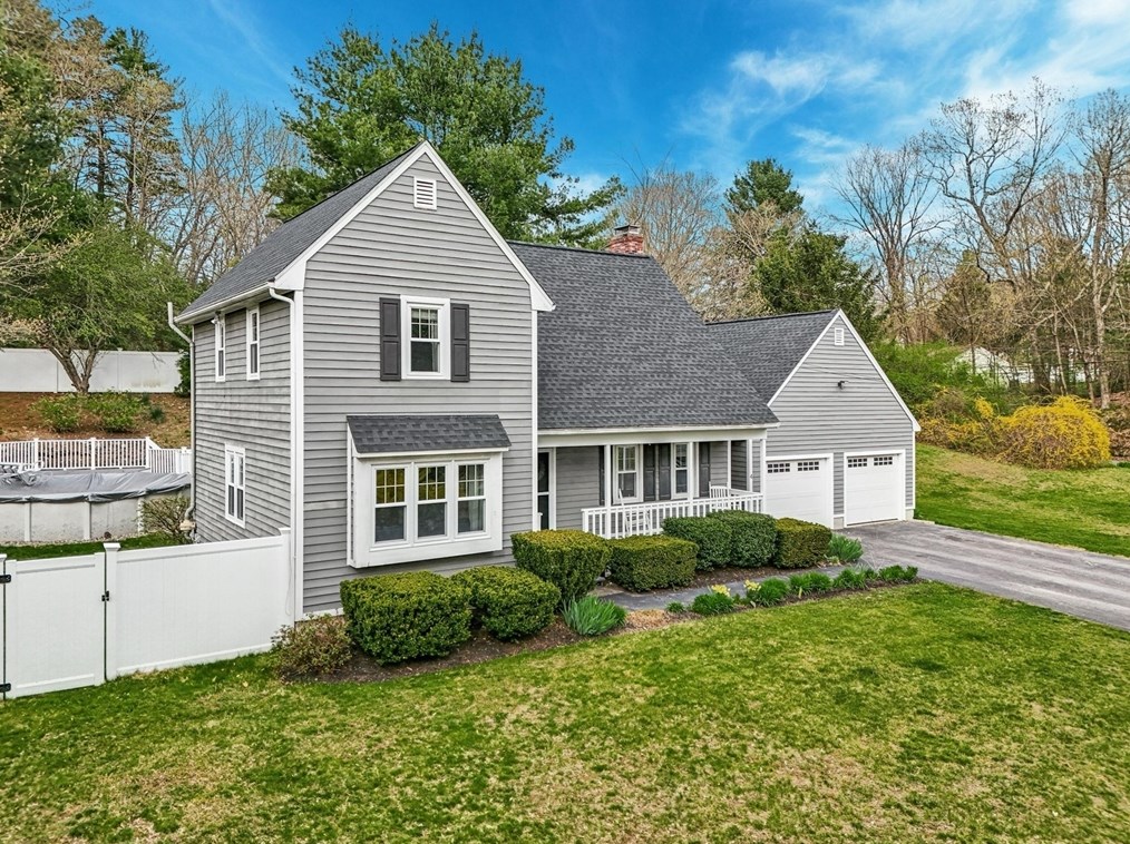 4 Houghton Rd, Sutton, MA 01590