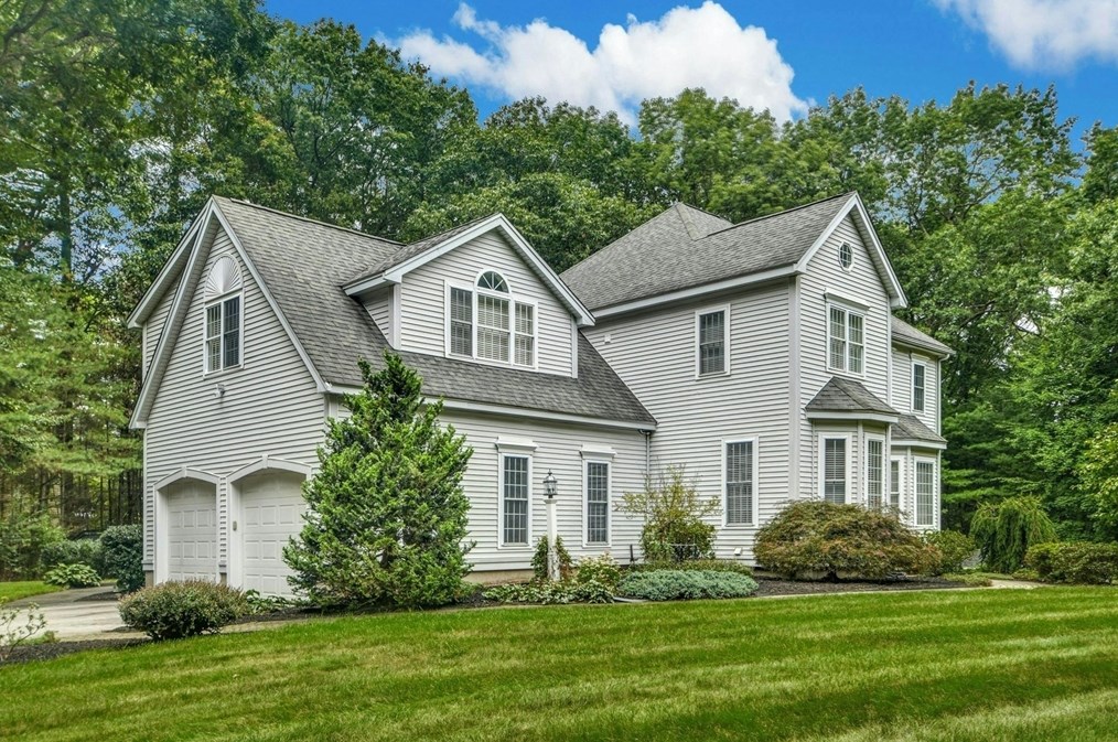 94 Sugar Rd, Bolton, MA 01740 exterior