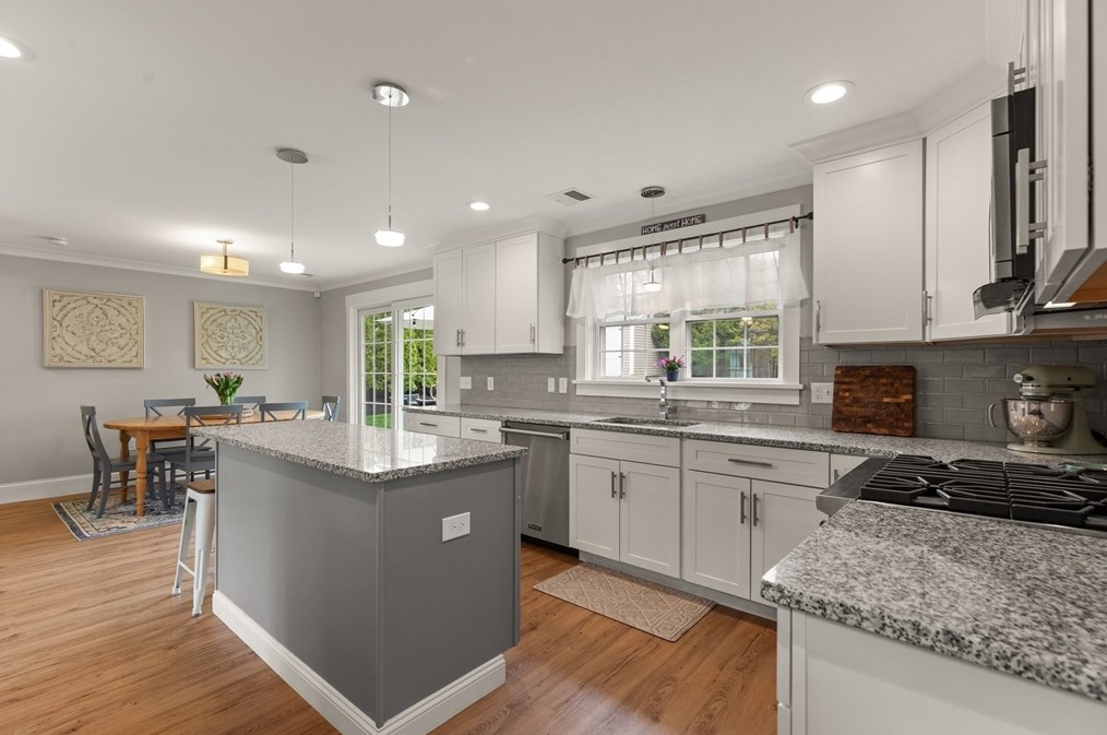 15 Kinsman Pl, Natick MA  01760-2732 exterior