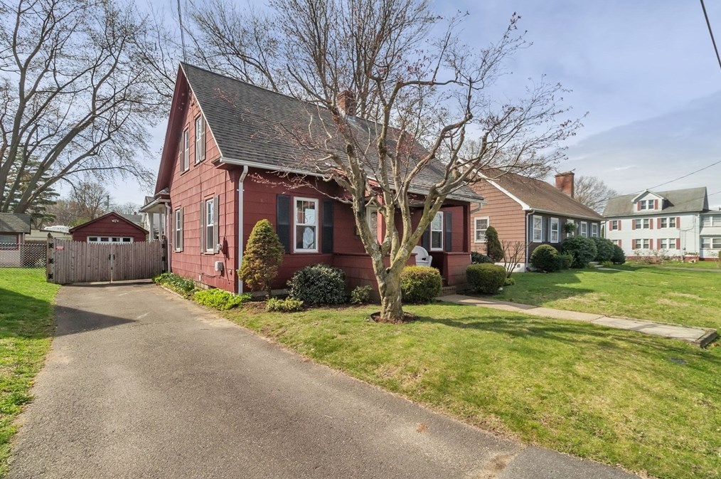 23 Kennedy St, Chicopee, MA 01013