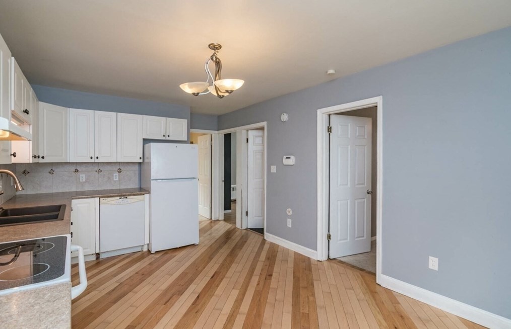 80 Hilton St, Chicopee MA 01020-3552 exterior