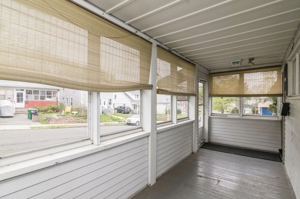 80 Hilton St, Chicopee MA 01020-3552 exterior