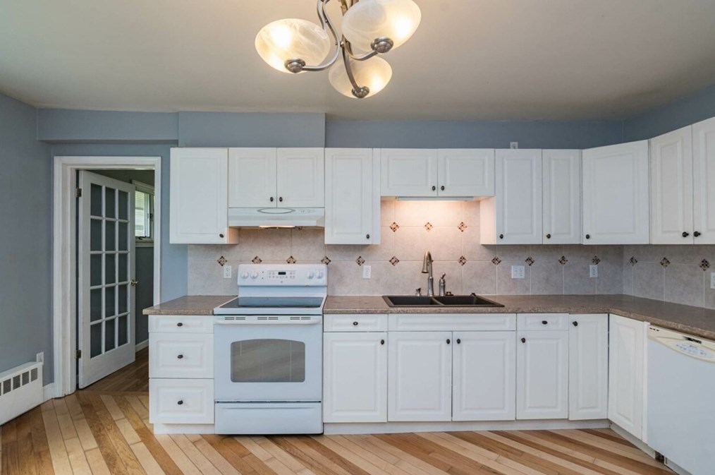 80 Hilton St, Chicopee MA 01020-3552 exterior