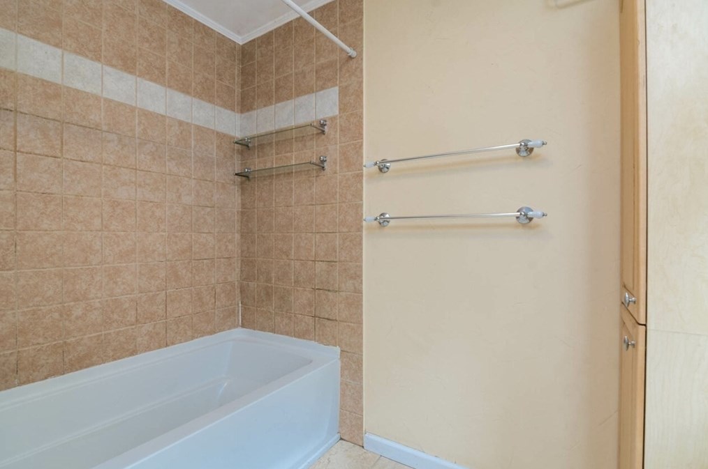 80 Hilton St, Chicopee MA 01020-3552 exterior