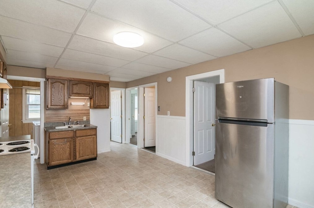 80 Hilton St, Chicopee MA 01020-3552 exterior