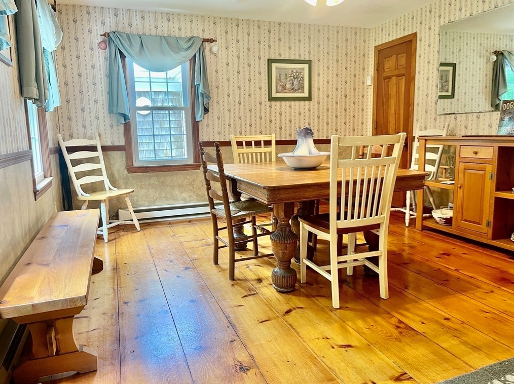 1016 St, East Bridgewater MA 02324-2943 exterior