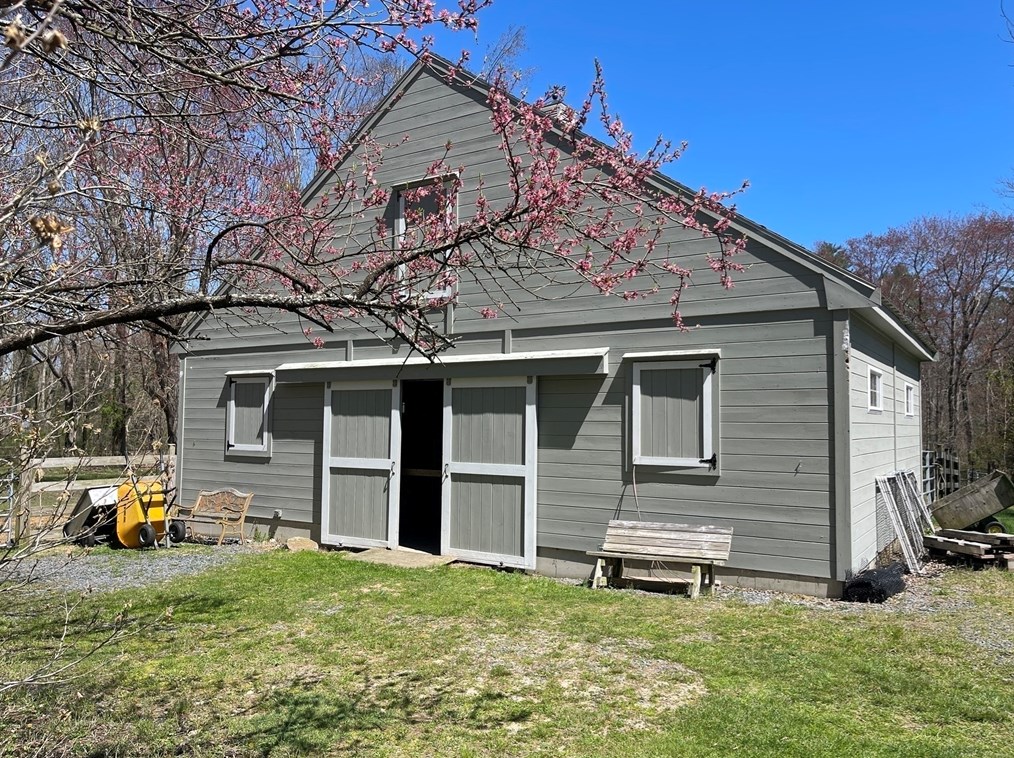 1016 St, East Bridgewater MA 02324-2943 exterior