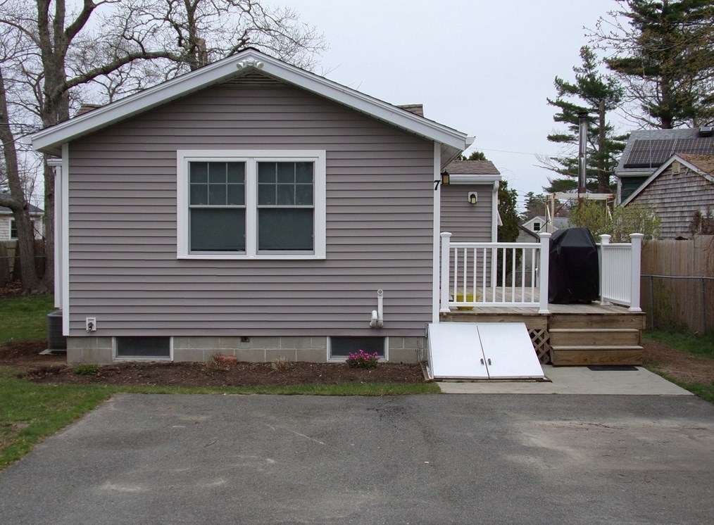 7 Shaker Ave, Wareham, MA 02571 exterior