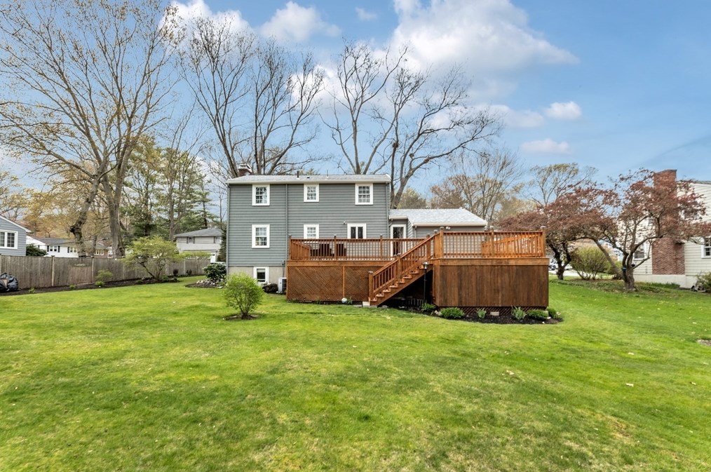 140 Colwell Dr, Dedham, MA 02026 exterior