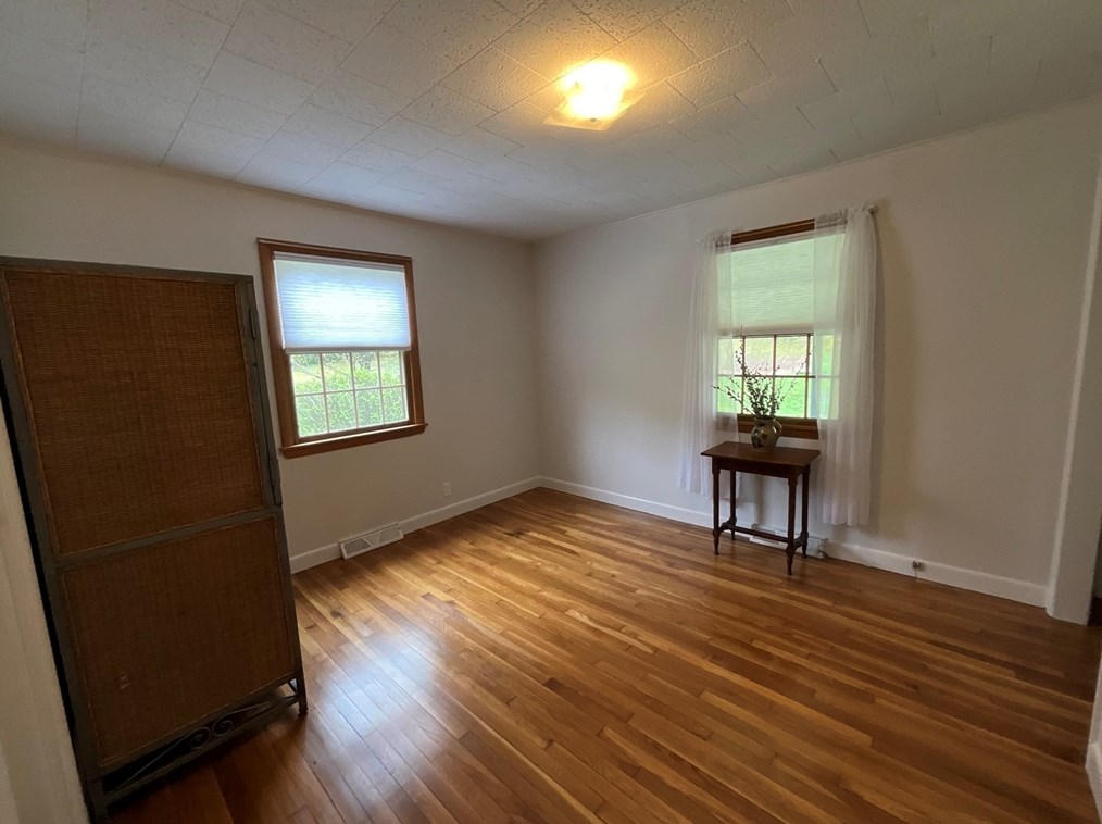 15 Mtn Rd, Gill MA 01354-9716 exterior