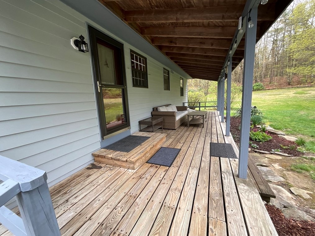 15 Mtn Rd, Gill MA 01354-9716 exterior