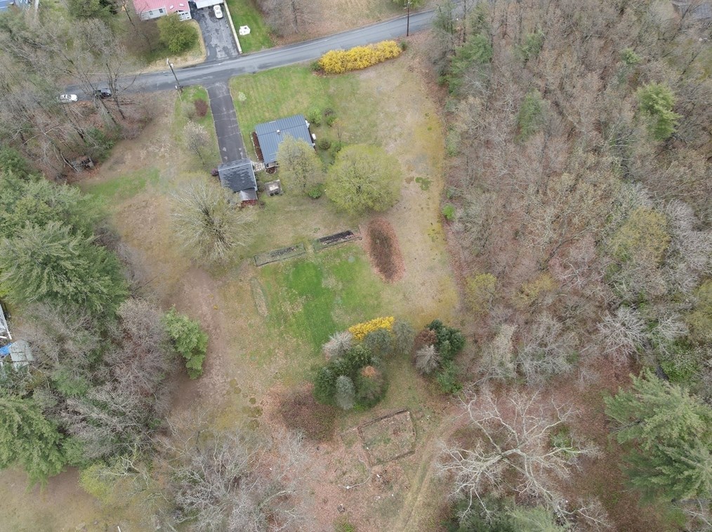 15 Mtn Rd, Gill MA 01354-9716 exterior