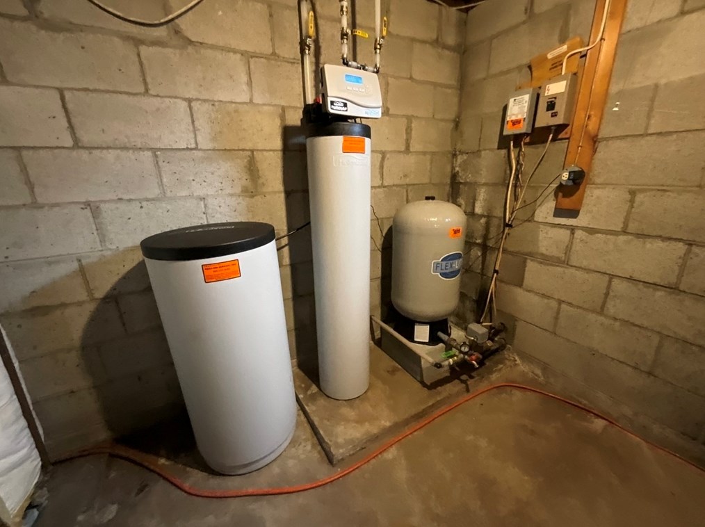 15 Mtn Rd, Gill MA 01354-9716 exterior