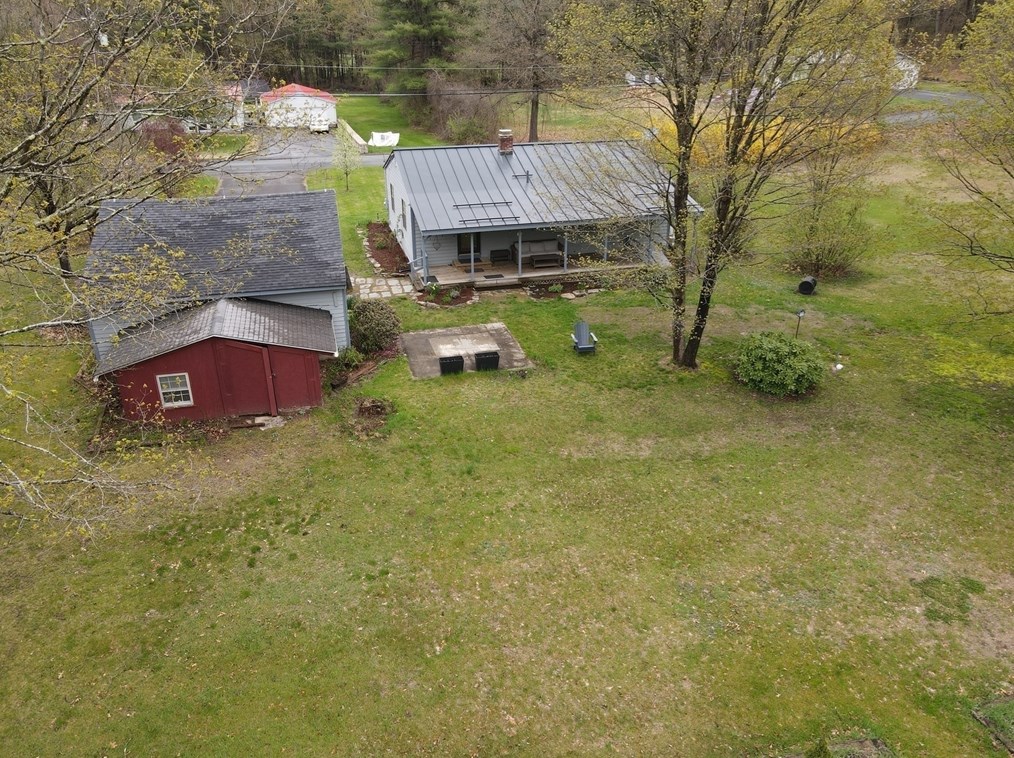 15 Mtn Rd, Gill MA 01354-9716 exterior