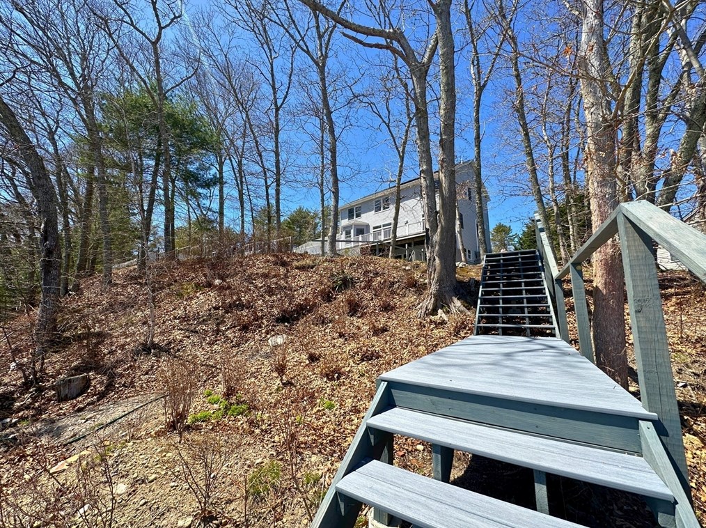 55 Horseshoe Bnd Way, Mashpee MA 02649-4310 exterior