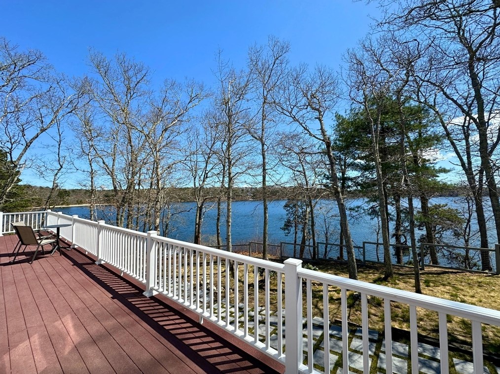 55 Horseshoe Bnd Way, Mashpee MA 02649-4310 exterior