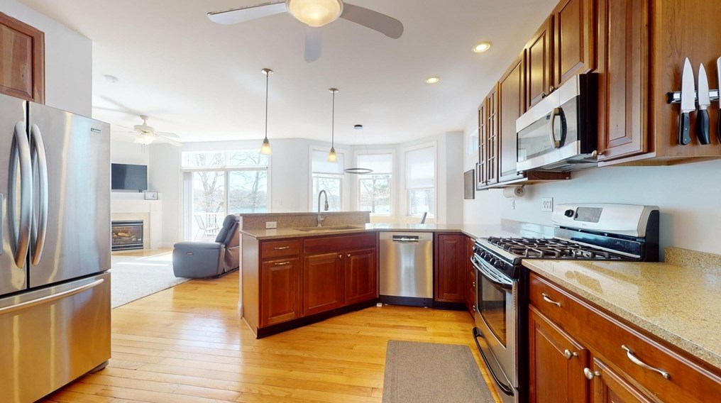 55 Horseshoe Bnd Way, Mashpee MA 02649-4310 exterior