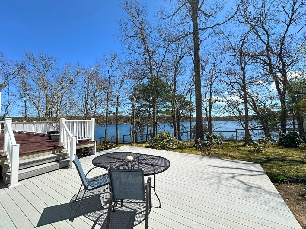 55 Horseshoe Bnd Way, Mashpee MA 02649-4310 exterior